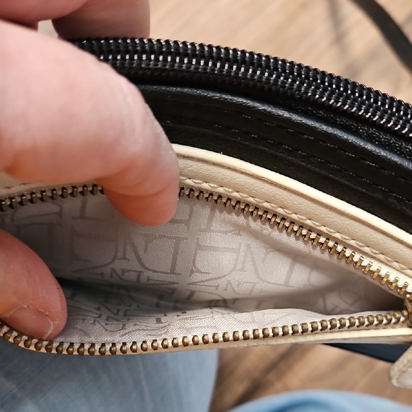 Danielle Nicole Black and Cream Crossbody Bag - Picture 9 of 16